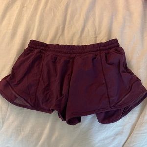 Lululemon HOTTY HOTS barley worn SIZE 2!